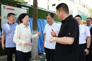 记者：拜仁接触了沙尔克17岁中场韦德拉奥果，考虑直接签进一线队